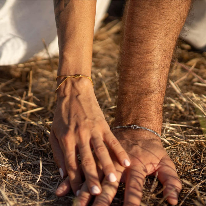 Bracciale Minimalista con Nodo d'Amore