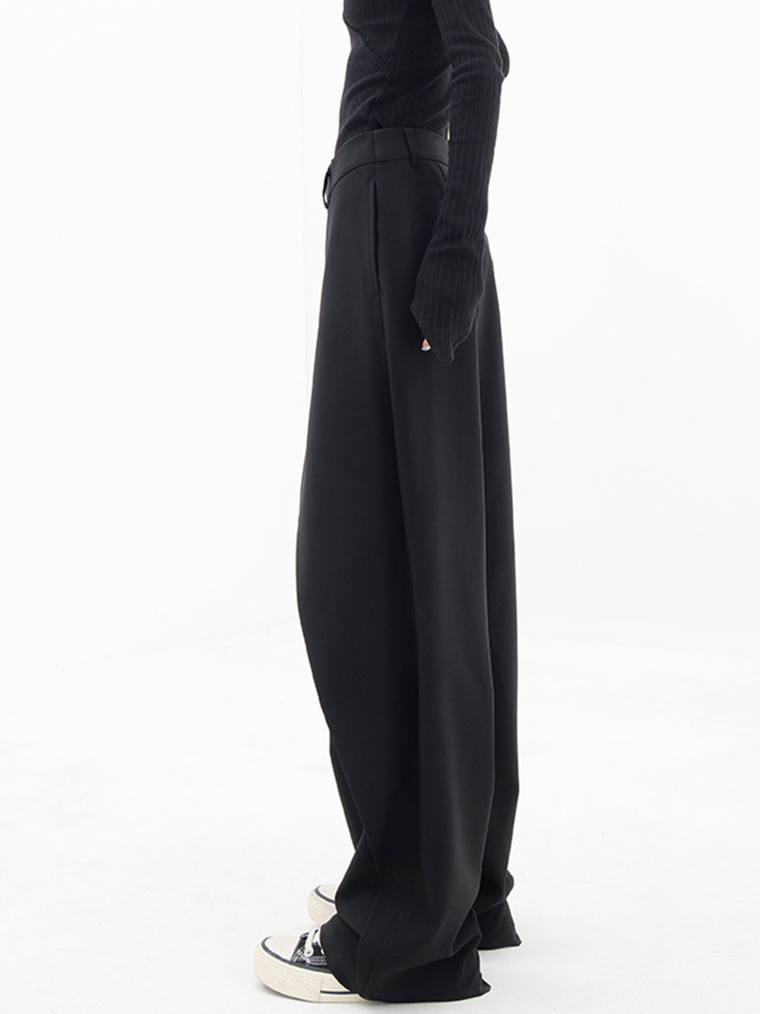 Pantaloni asimmetrici alla moda