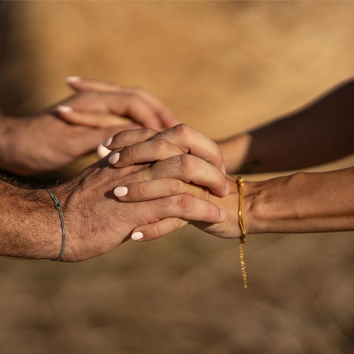 Bracciale Minimalista con Nodo d'Amore