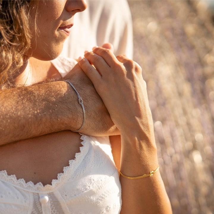 Bracciale Minimalista con Nodo d'Amore