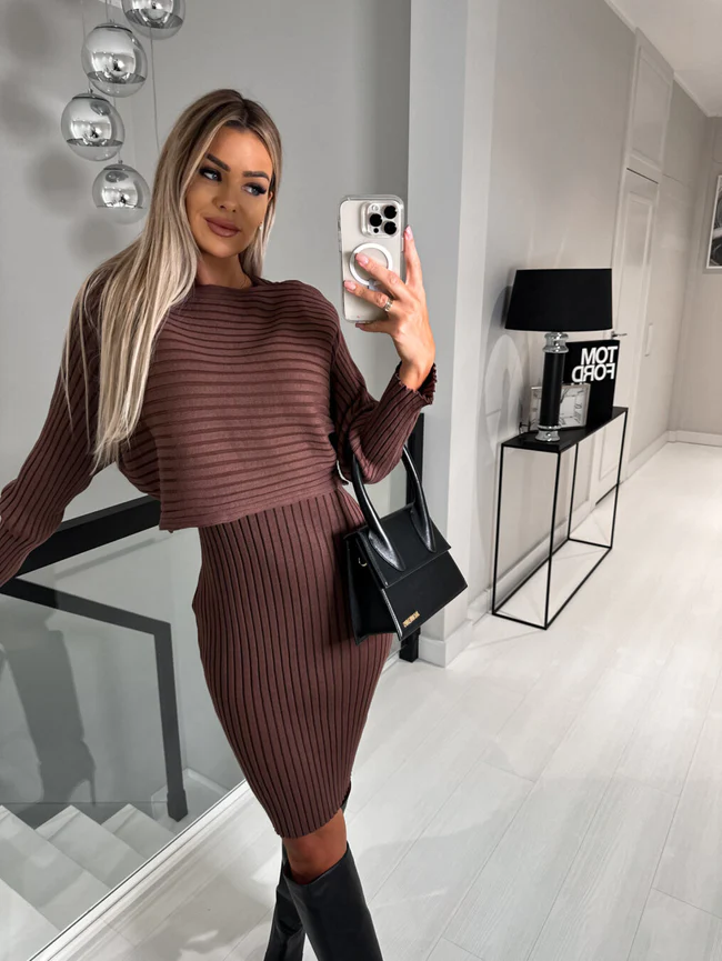 Lara - Set di Maglieria Elegante
